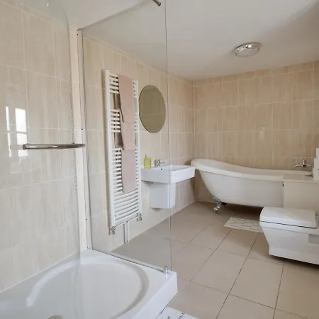 Butcombe Farm House * 布里斯托